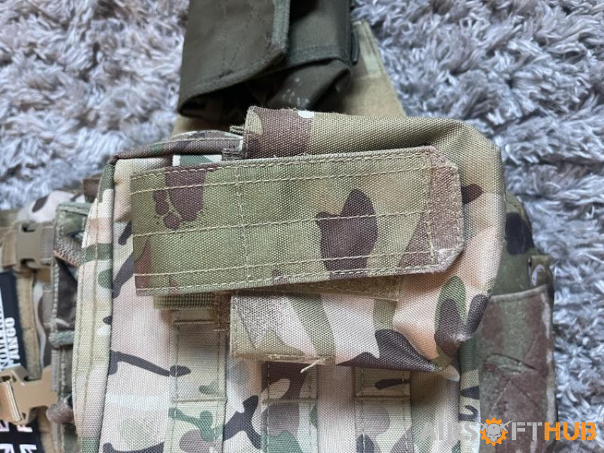 Camo tac vest with pouches - Used airsoft equipment