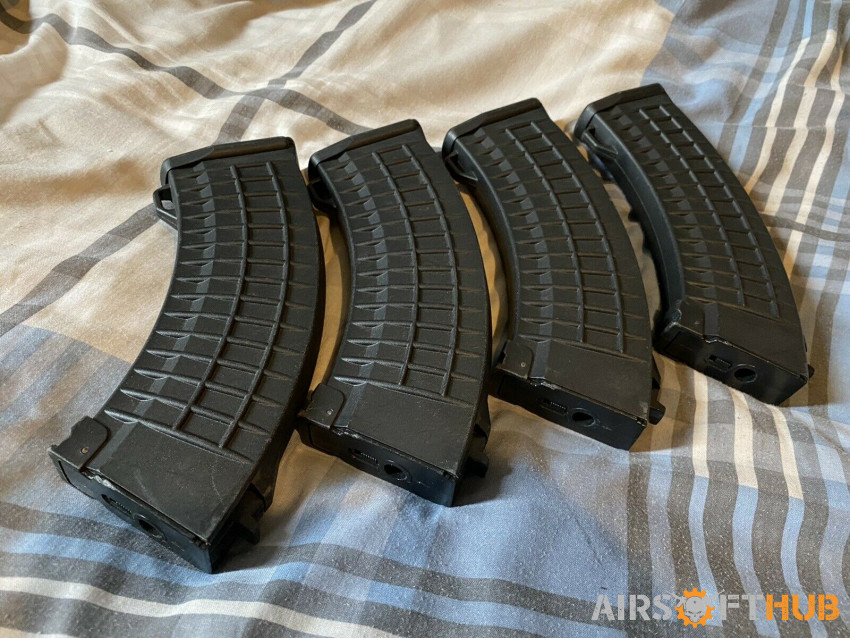 4x AK Waffle Mid Cap Mags - Used airsoft equipment