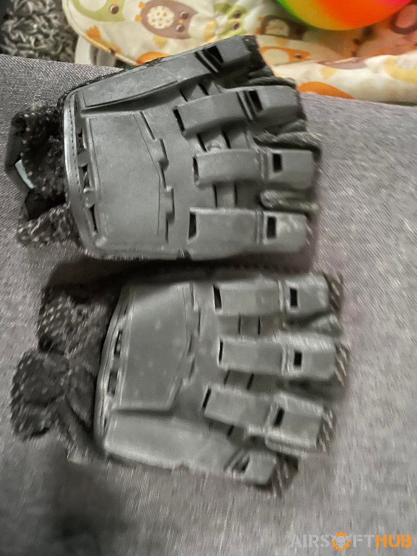 Gloves - Used airsoft equipment