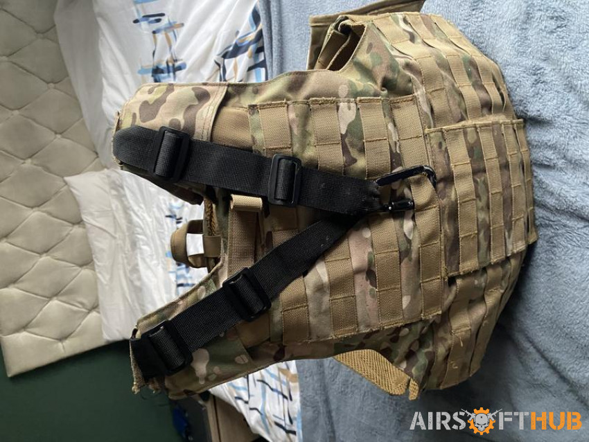 Plate carrier with pouches - Used airsoft equipment