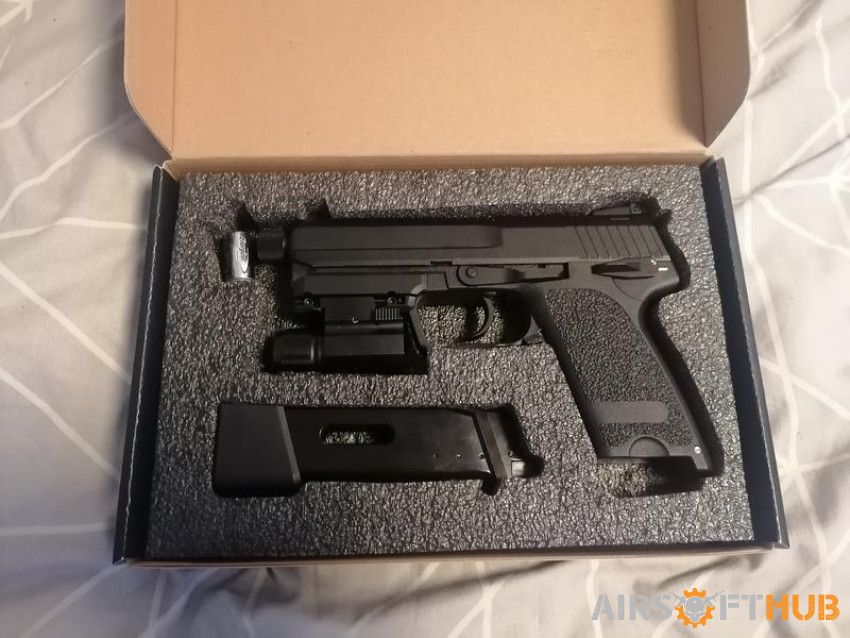 CO2 USP Pistol with torch and - Used airsoft equipment