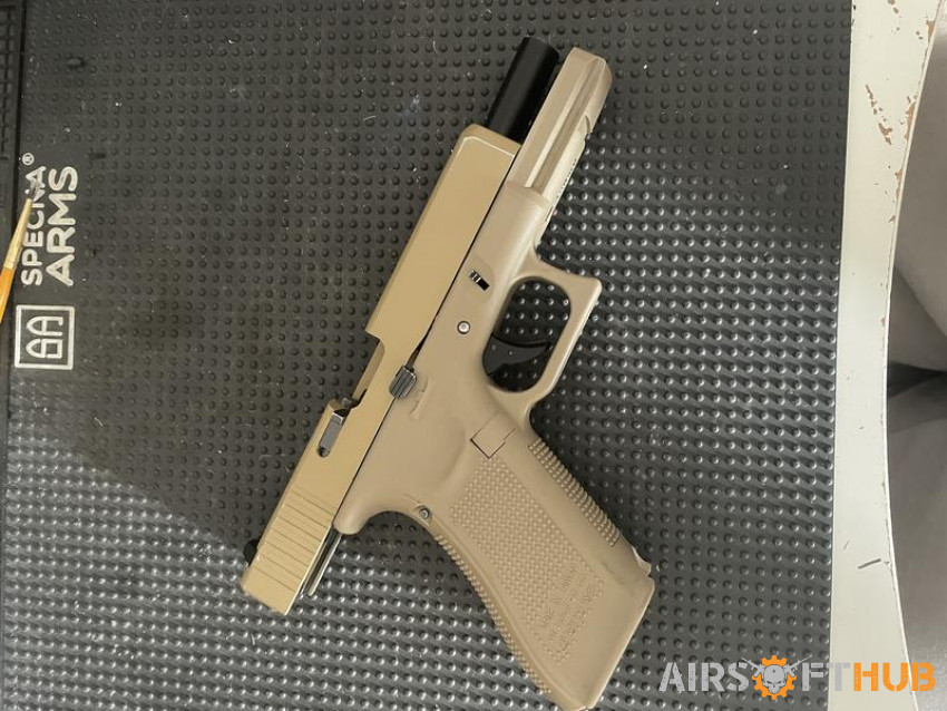 We g17 gen 5 tan - Used airsoft equipment