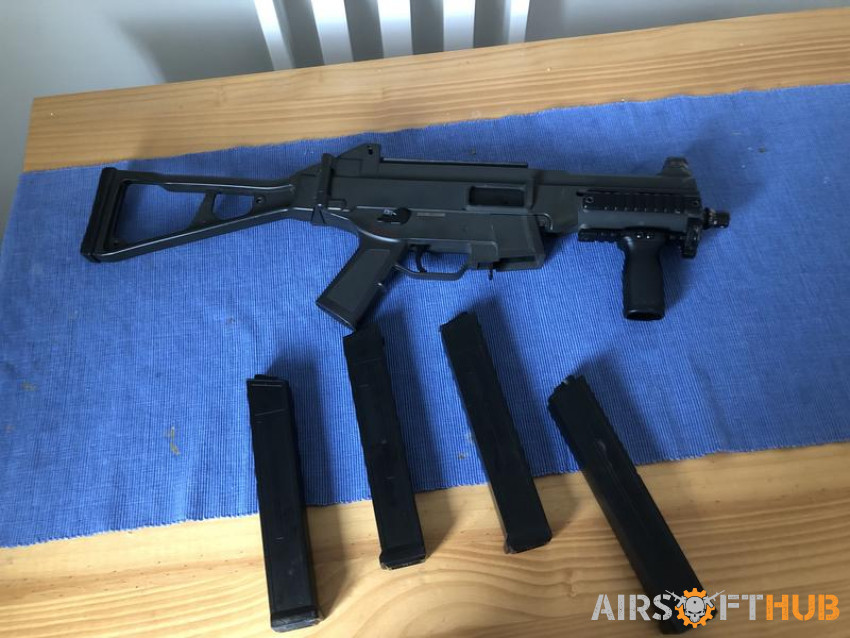 Double Eagle Ump 45 + 4 mags - Used airsoft equipment