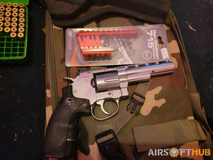 dan wesson pistol and extras - Used airsoft equipment