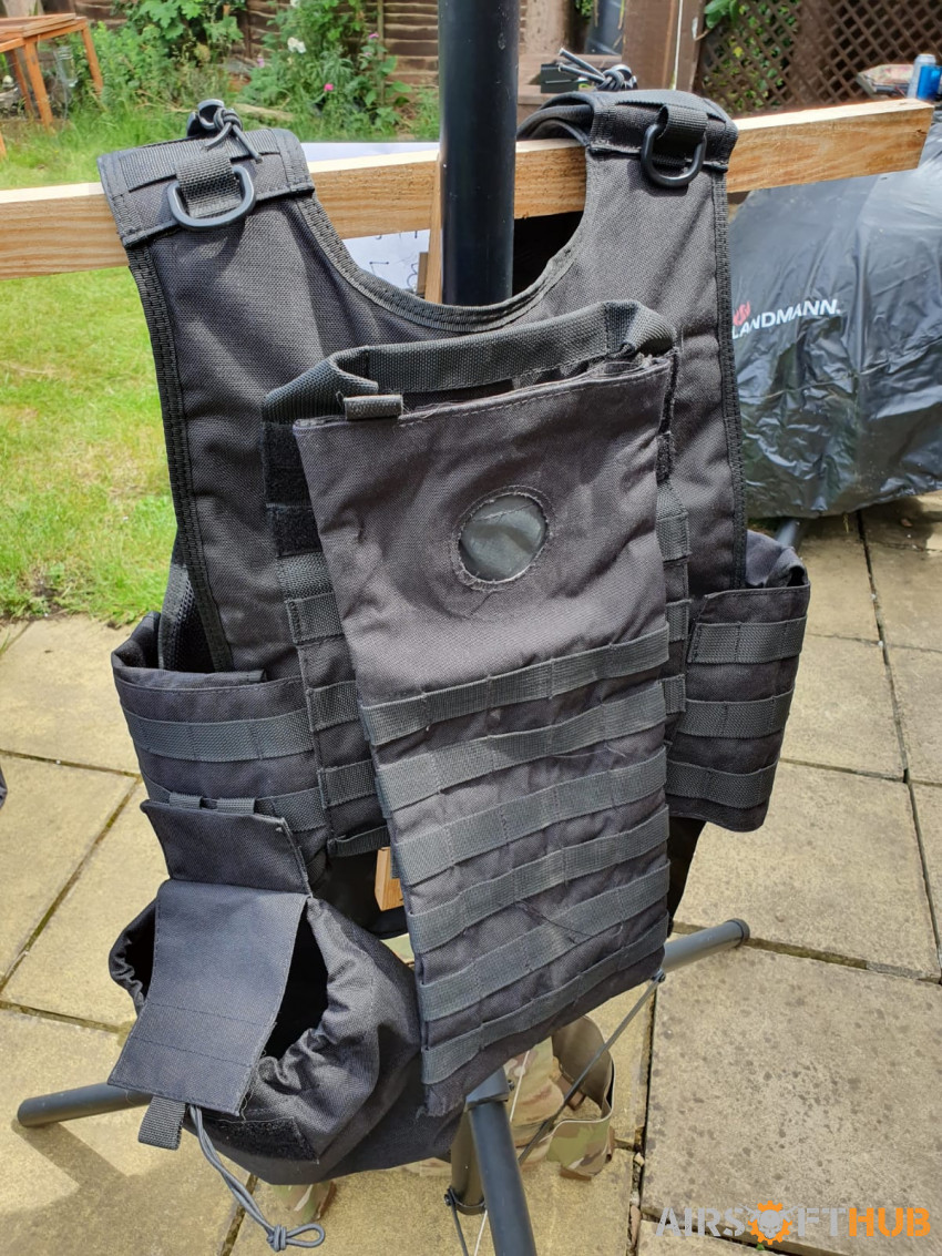 Black vest - - Used airsoft equipment
