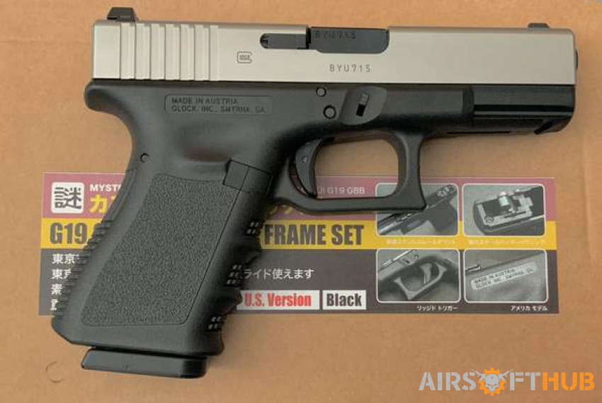 Stainless Steel Glock 19 - Used airsoft equipment