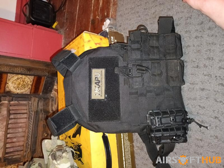 Viper ? Black tac vest+pouches - Used airsoft equipment