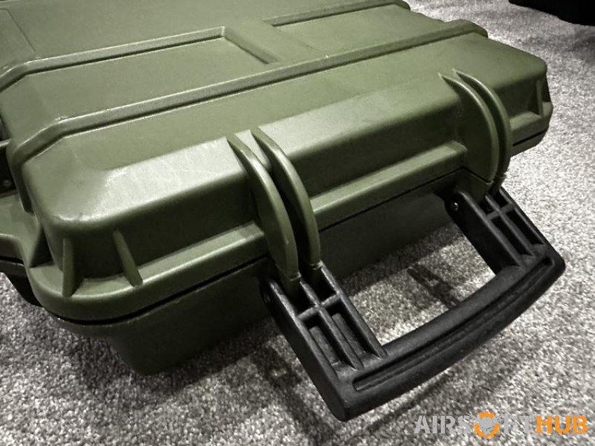 Green wheeled hardcase - Used airsoft equipment