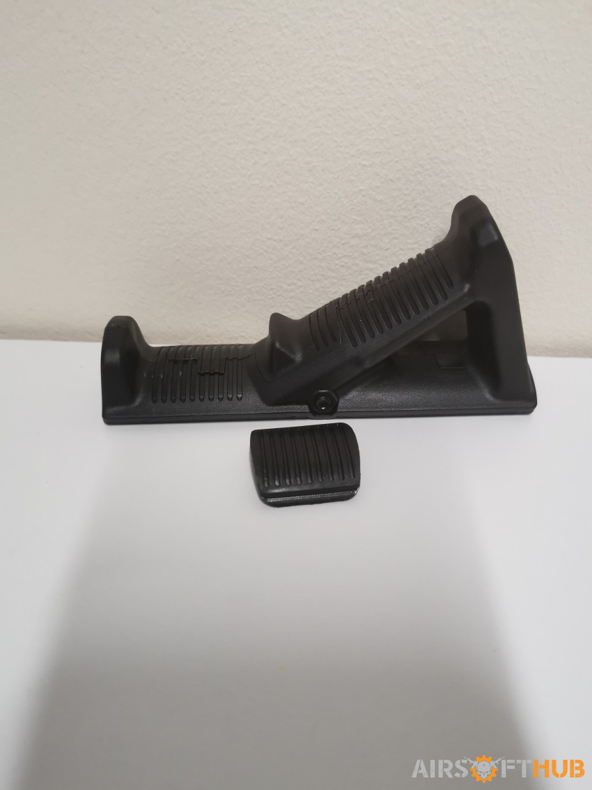 20mm RISAngled Foregrip Black - Used airsoft equipment