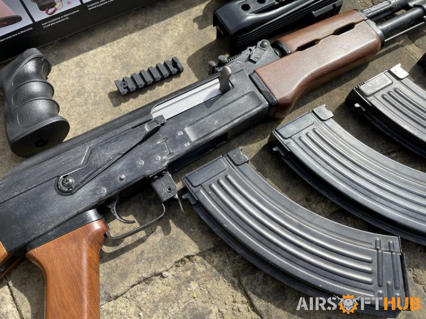 CYMA AK47 - Upgraded + 4 Mags - Used airsoft equipment