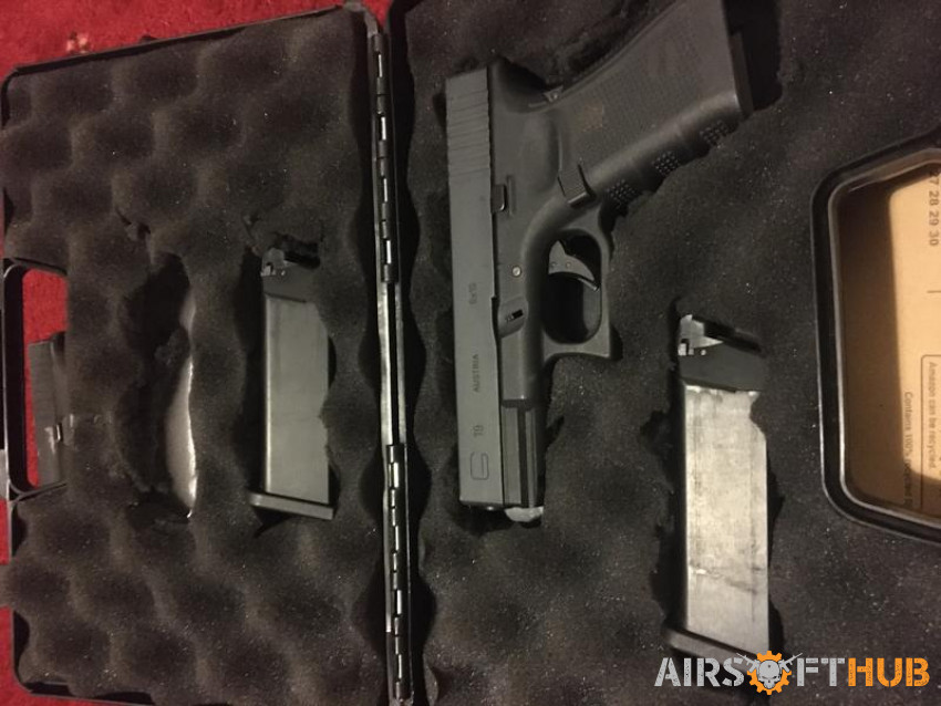 WE Glock 19 GBB with case - Used airsoft equipment