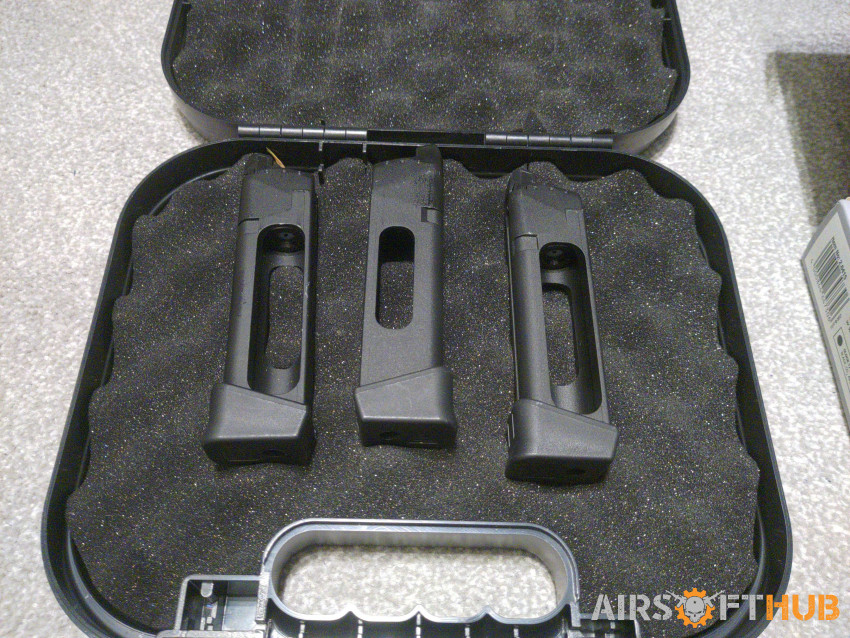 Umarex co2 glock 17 bundle - Used airsoft equipment