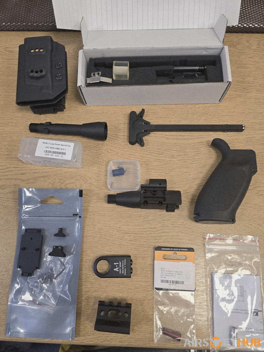 Assortment of parts and gear - Used airsoft equipment