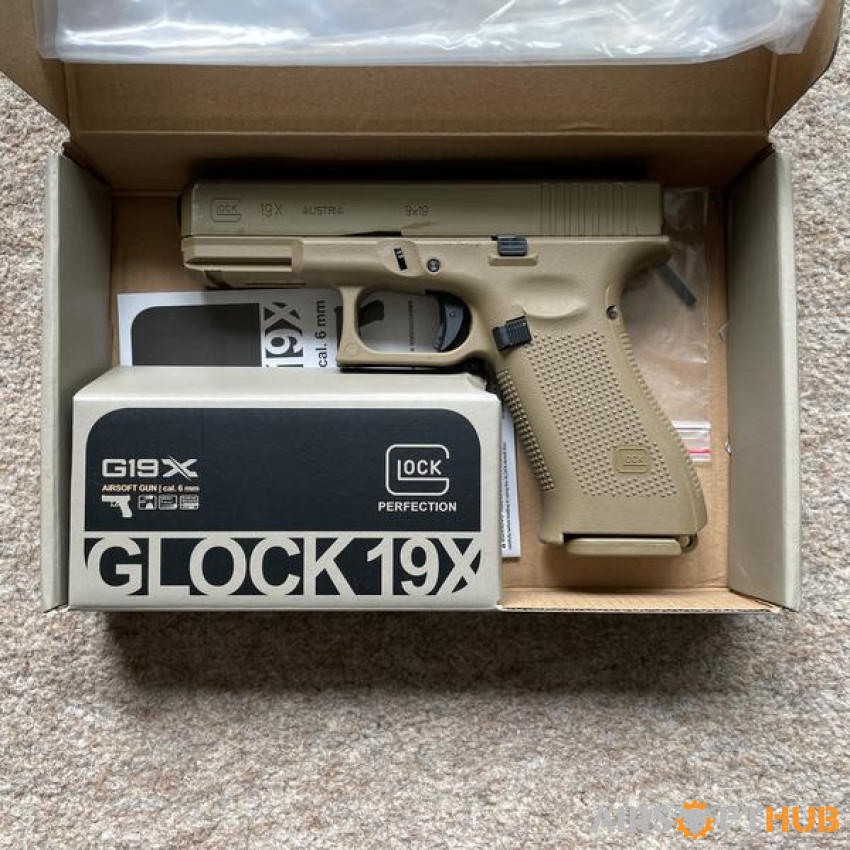 Umarex Glock 19x with holster - Used airsoft equipment