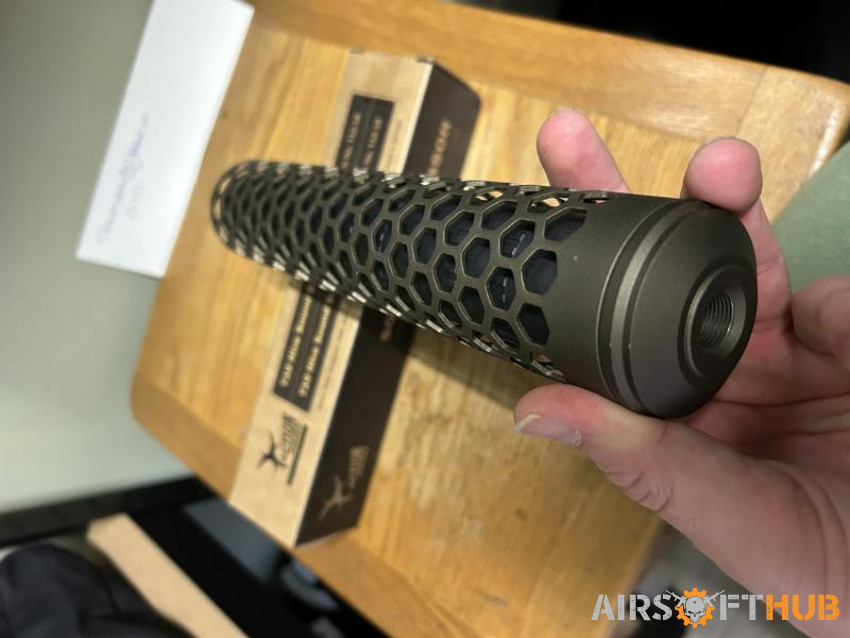 Action Army Hive Suppressor - Used airsoft equipment