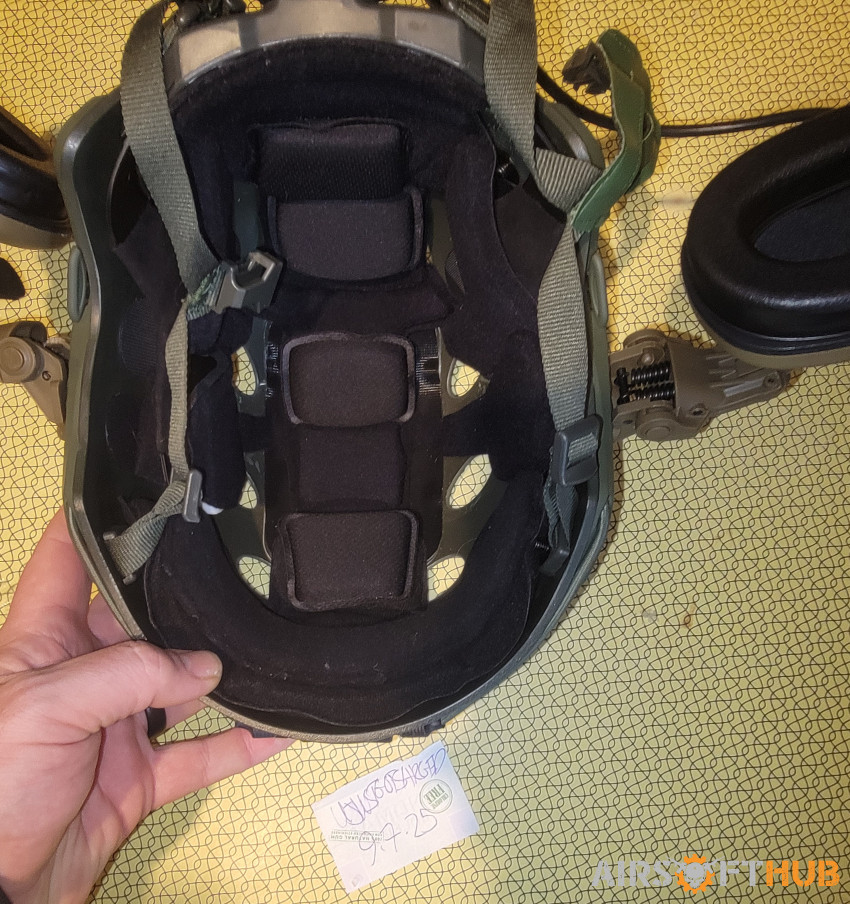 Helmet, holo, mag, barrel, kar - Used airsoft equipment