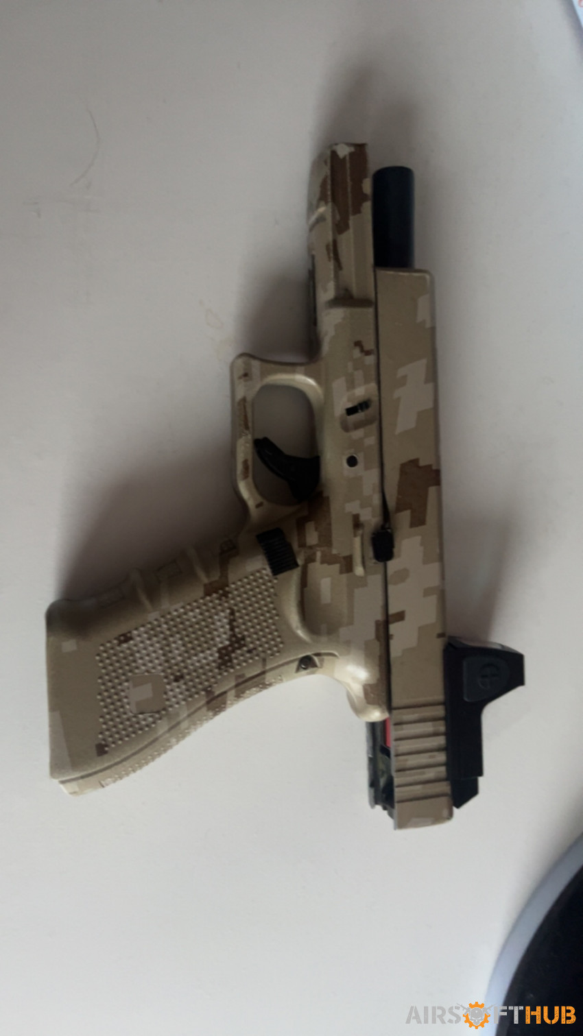Glock 17 gas airsoft pistol - Used airsoft equipment