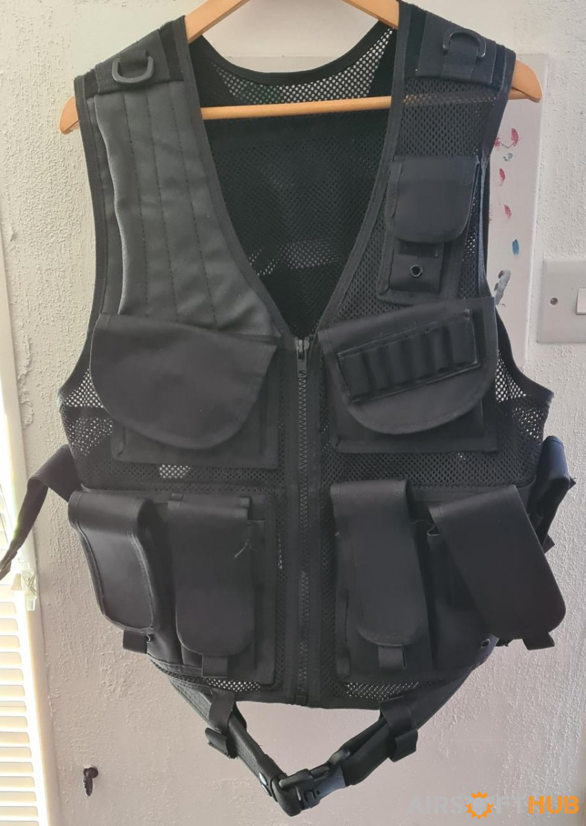 Black Tactical vest - Used airsoft equipment