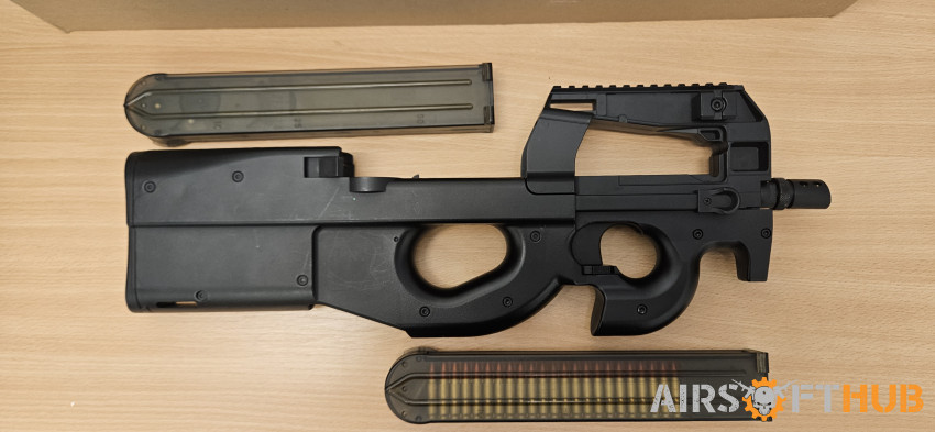 P90 + 2 Mags - Used airsoft equipment