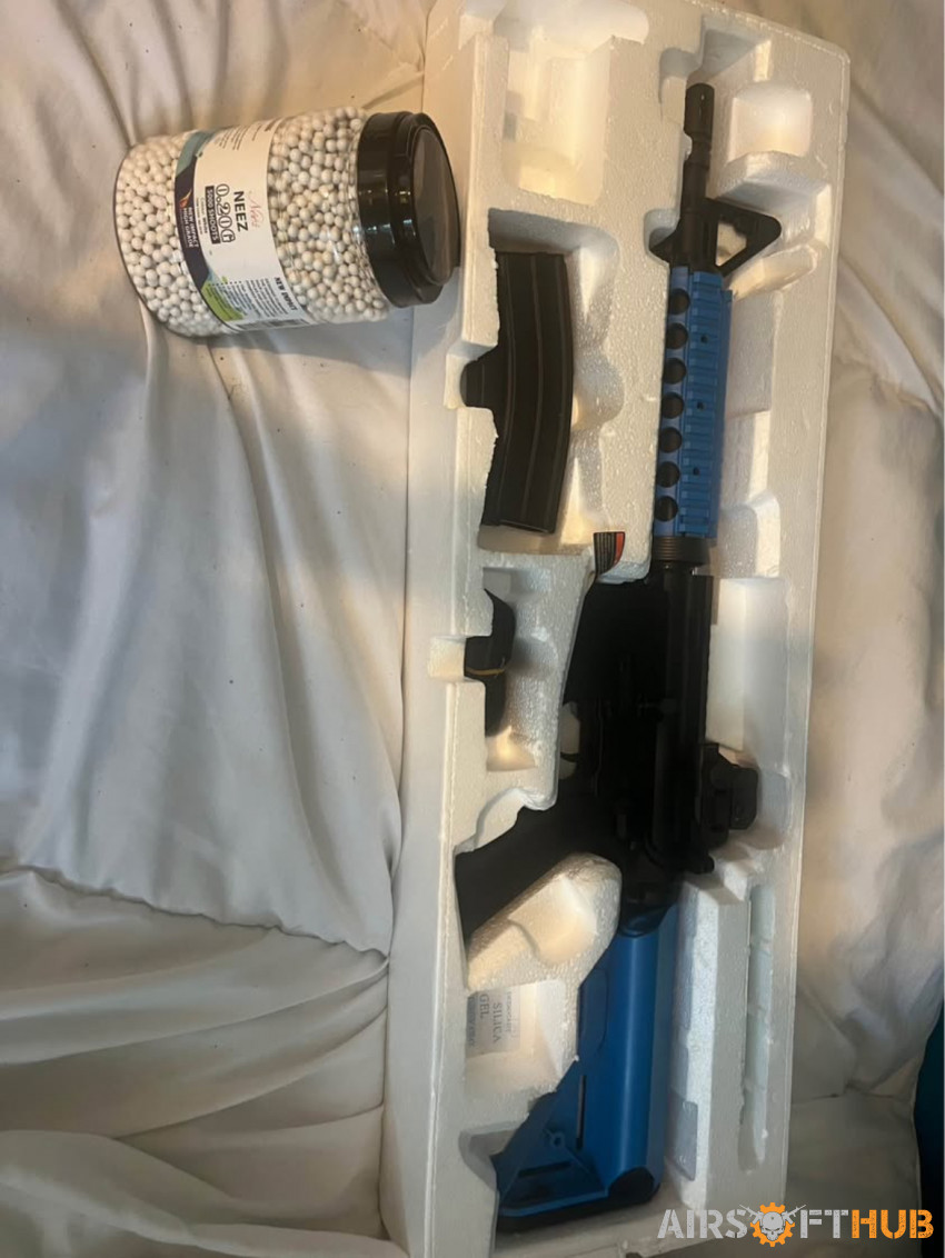 two tone bb gun  5000 pellets - Used airsoft equipment