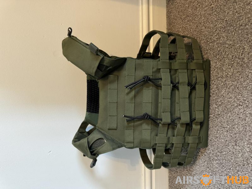 8 Fields Plate Carrier - Used airsoft equipment