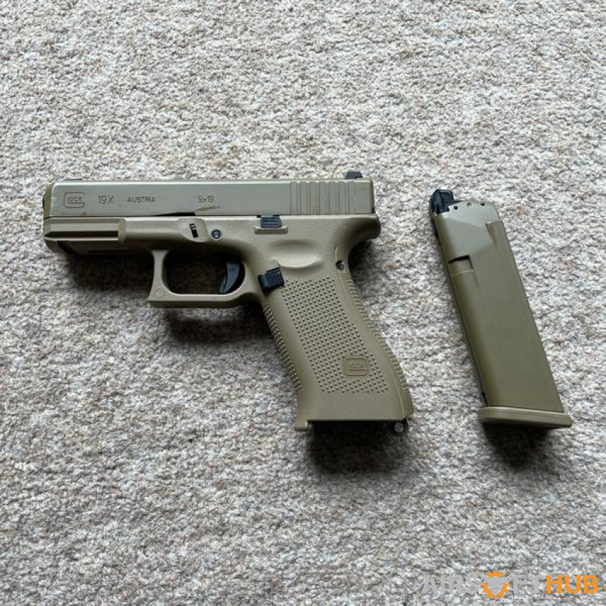 Umarex Glock 19x with holster - Used airsoft equipment