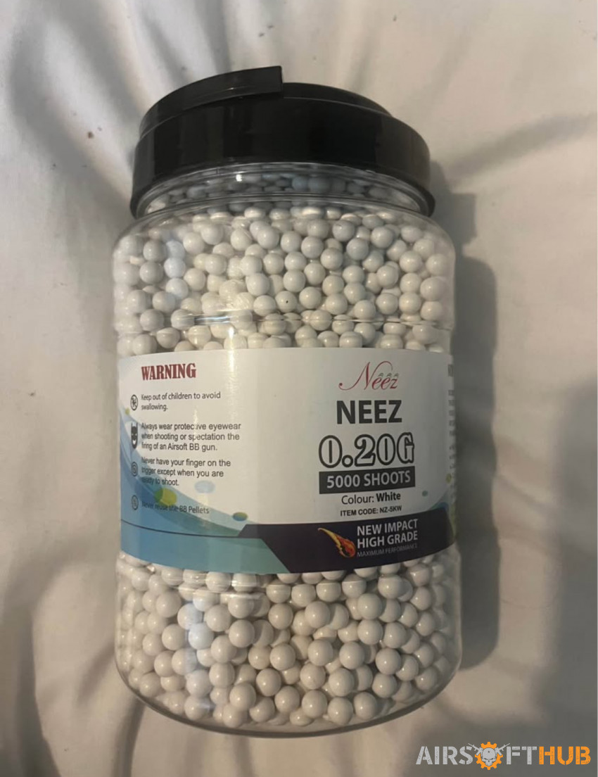 two tone bb gun  5000 pellets - Used airsoft equipment