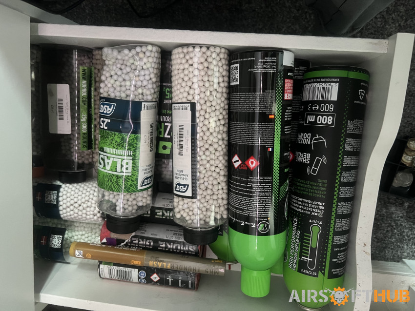 Various airsoft consumables - Used airsoft equipment