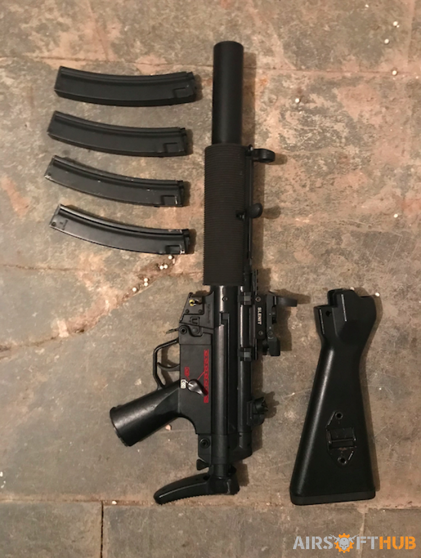 ICS MP5 SD6 4 mags and red dot - Used airsoft equipment