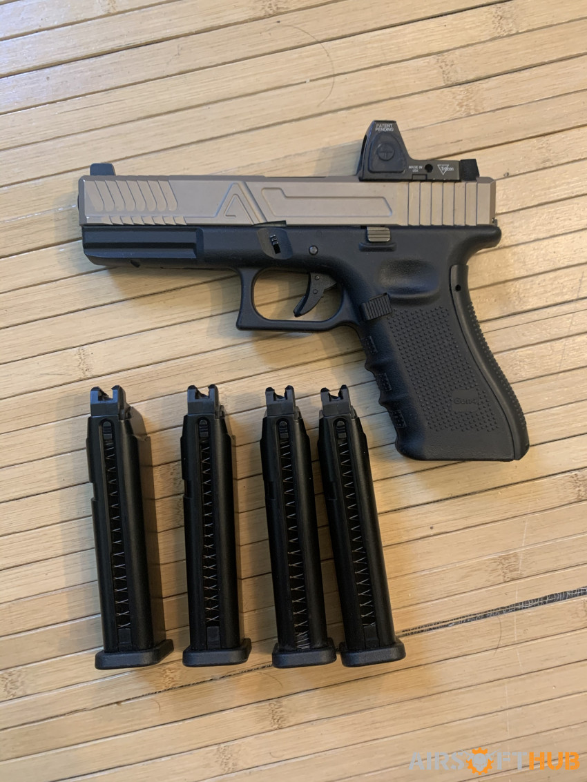 WE Glock 17 - Used airsoft equipment