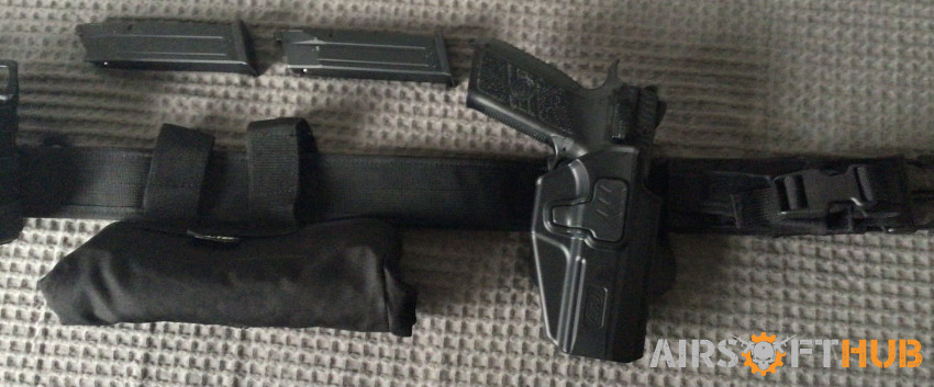 GBB pistol, mags and gun belt - Used airsoft equipment