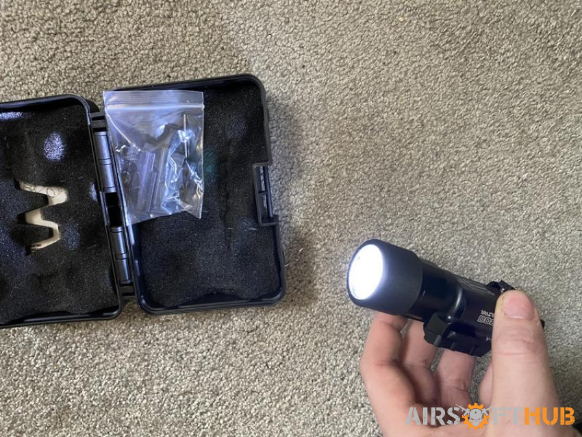 WADSN FLASHLIGHT AND PROTECTOR - Used airsoft equipment