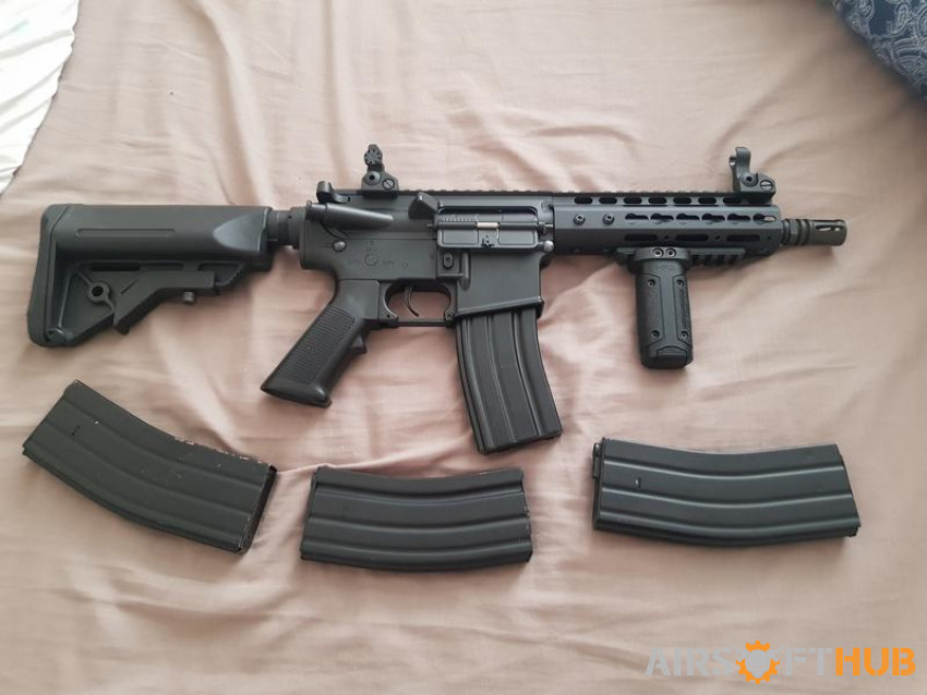 Airsoft M4 with 4 mags - Used airsoft equipment
