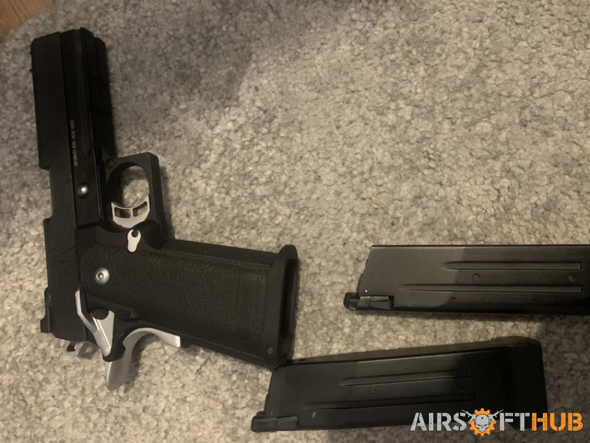1911 gas blowback with 2 mags - Used airsoft equipment