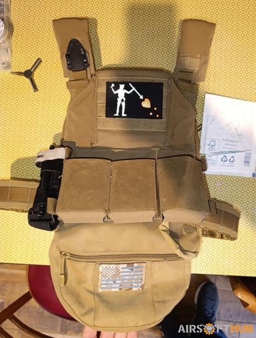Plate carrier and bits - Used airsoft equipment