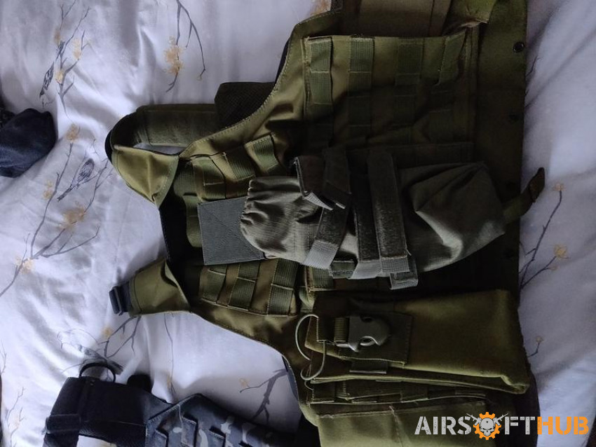 2x combat vests - Used airsoft equipment