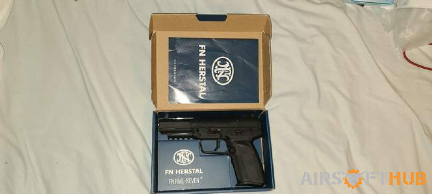 CYBERGUN FN 5-7 57 - Used airsoft equipment