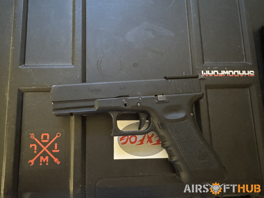 We Glock 17 with 4 mags - Used airsoft equipment
