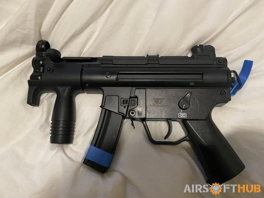 J&G MP5K with 5, 100rd Mags - Used airsoft equipment