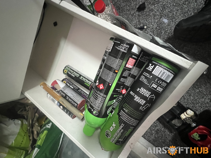 Various airsoft consumables - Used airsoft equipment