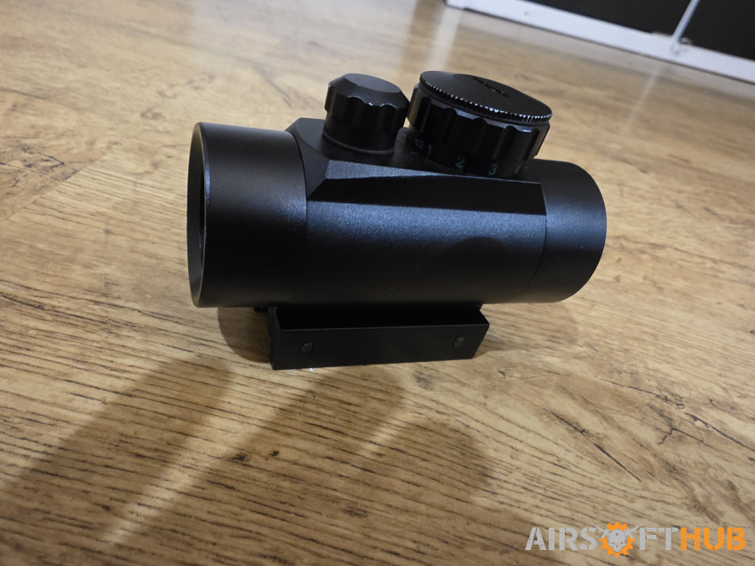 1x32 Generic Red Dot Sight - Used airsoft equipment