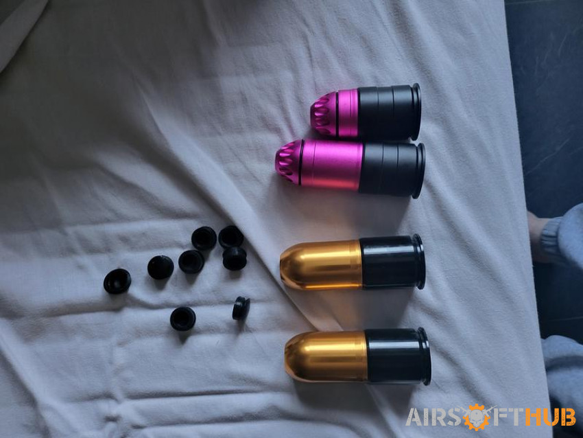 Airsoft 40mm shotgun and shell - Used airsoft equipment