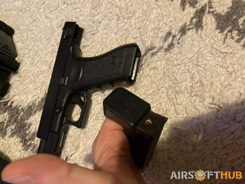 Gas Glock and holster belt - Used airsoft equipment