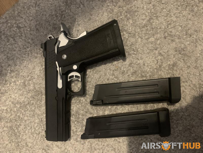 1911 gas blowback with 2 mags - Used airsoft equipment