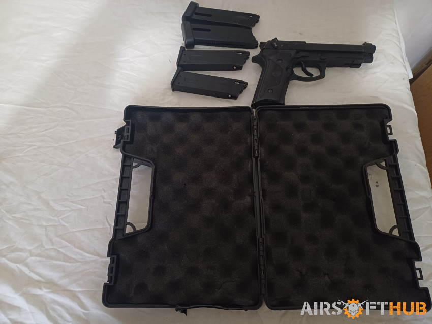 Baretta M9 + 4 mags - Used airsoft equipment