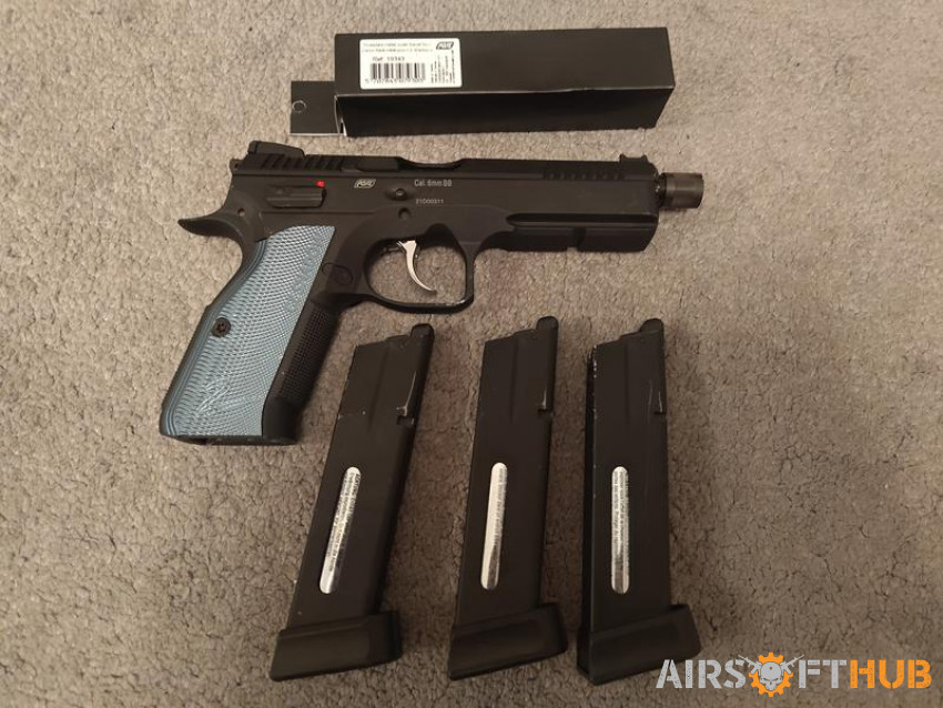 ASG CZ Shadow 2 + mags - Used airsoft equipment