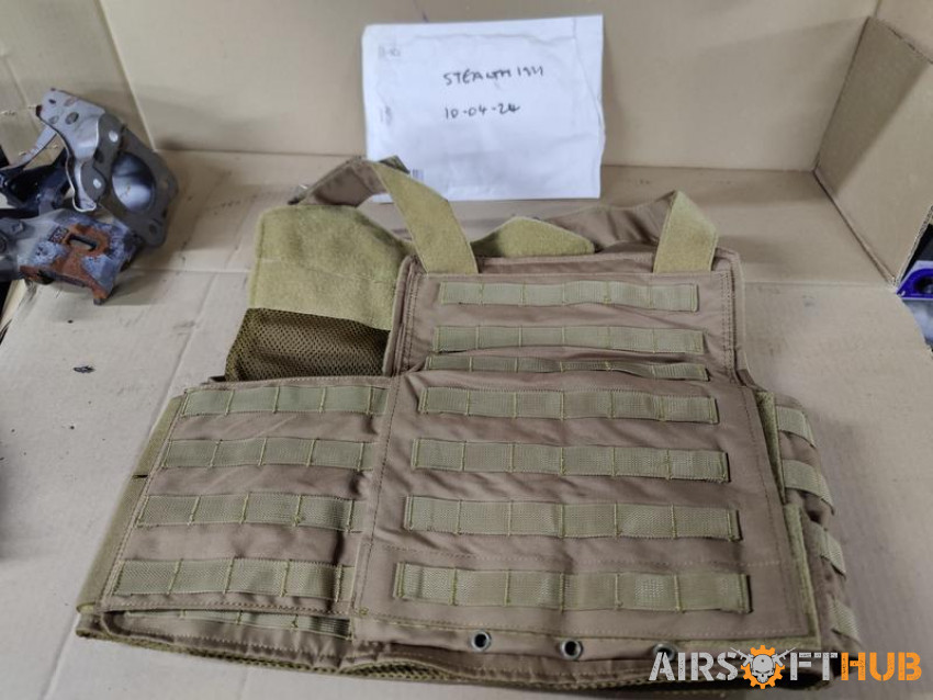 Various bits of kit vests etc - Used airsoft equipment