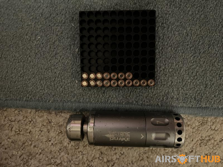 TI Quake 8 grey impact grenade - Used airsoft equipment