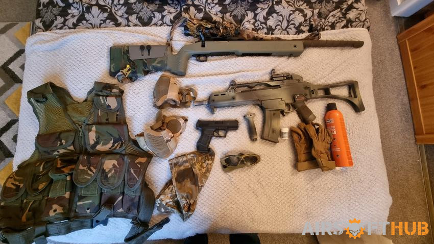 Assortment of guns and kit. - Used airsoft equipment
