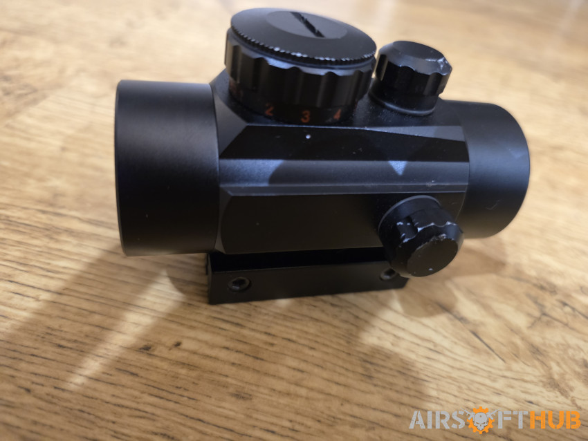 1x32 Generic Red Dot Sight - Used airsoft equipment